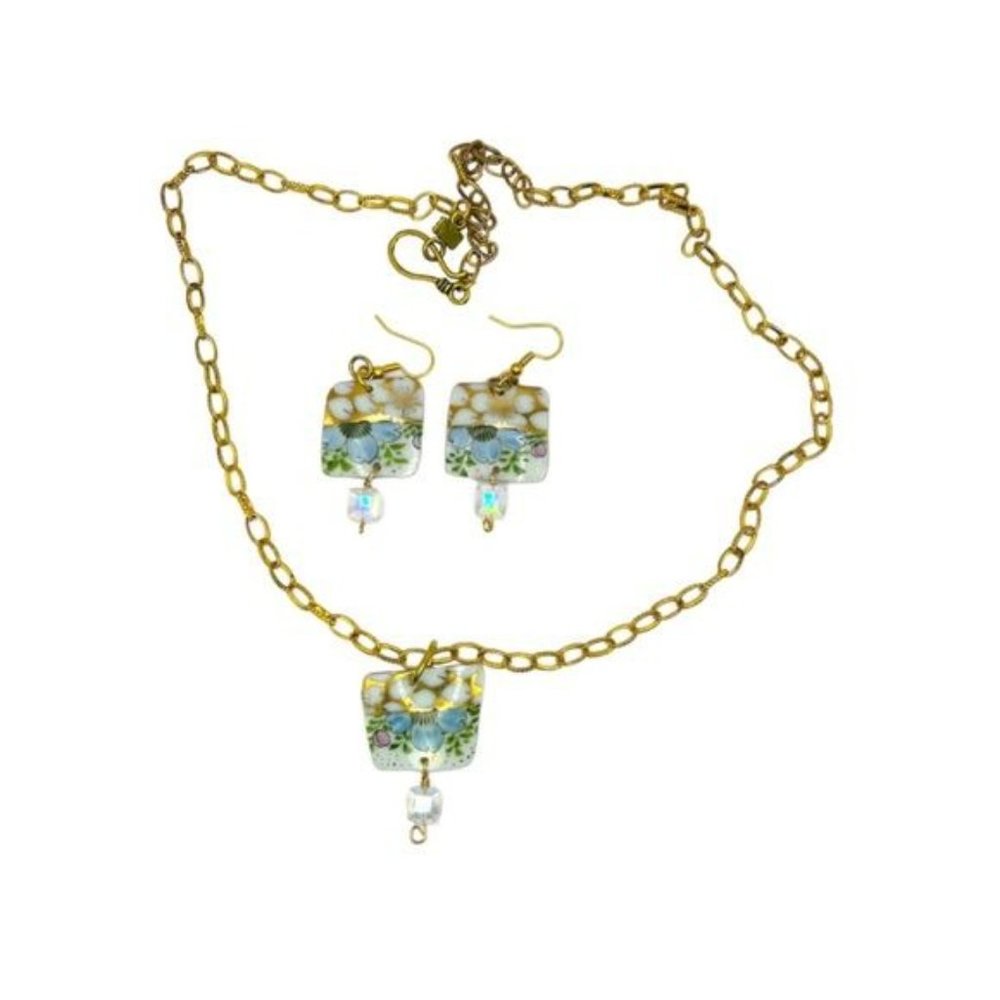 Broken China Artisan Pendant from a Vint English Fine China Cup & Crystal Dangle - Picture 6 of 17